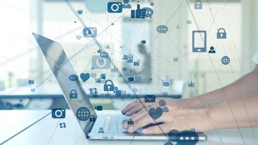 【Instagram】PCからの主要な投稿方法・PC運用メリットを解説