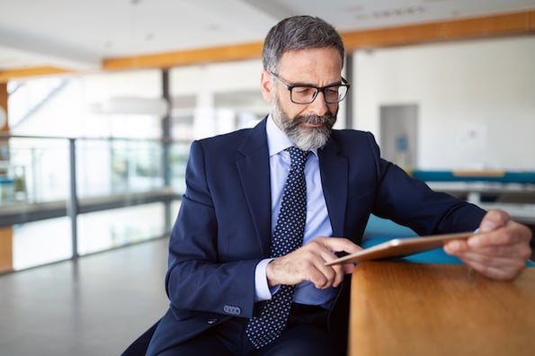 Business person deciding if Bluehost or WordPress.com is Better for Hosting Their Website