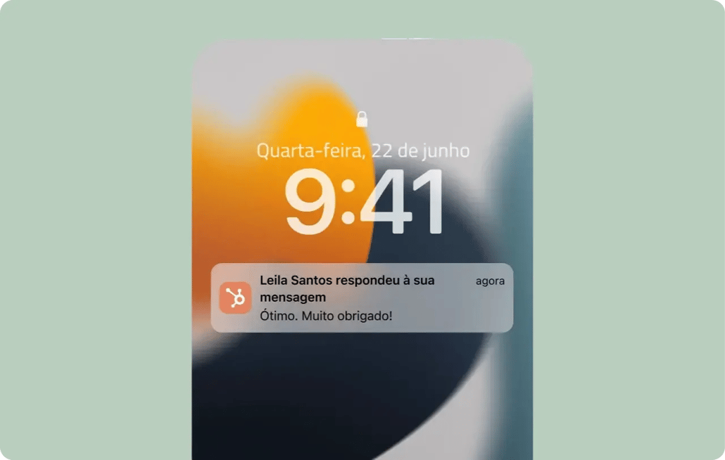 Aplicativo para dispositivos móveis da HubSpot exibindo notificação por push