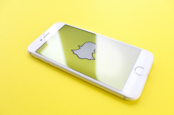 Téléphone avec le logo de Snapchat