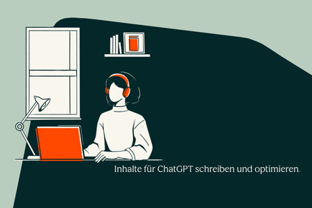 Frau am Laptop optimiert und schreibt Inhalte für ChatGPT