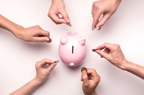 Crowdfunding-hand-geld-idee-schwein
