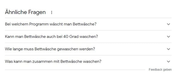 Ähnliche Fragen im SERP helfen Nutzerinnen und Nutzern, weitere Infos zu ihrer Suchanfrage zu finden