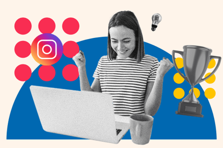 Person vor Laptop freut sich über Instagram Gewinnspiel