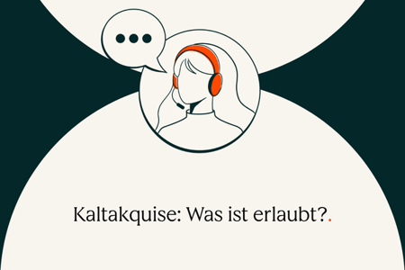 Illustration einer Vertriebsmitarbeiterin mit Headset bei der Kaltakquise per Telefon