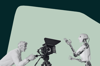 Person filmt KI-Influencer