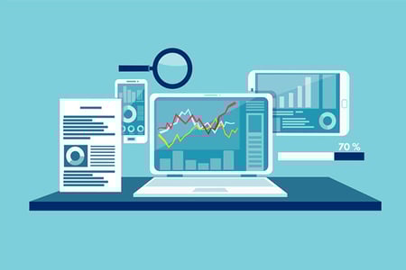 Grafik Geräte und Lupe symbolisieren SEO-Audit