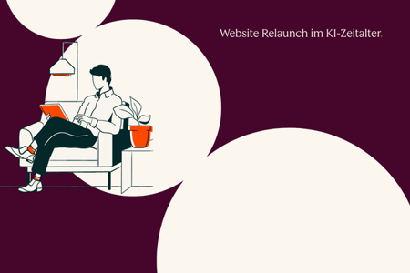 Person liest sich Tipps zum Thema Website-Relaunch durch