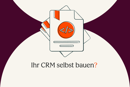 Illustration mit Code-Symbol und dem Text „Ihr CRM selbst bauen?