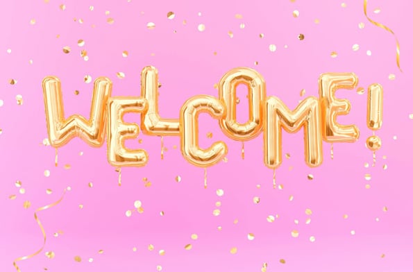 Buchstaben-Ballons Welcome auf pink-farbenen Hintergrund