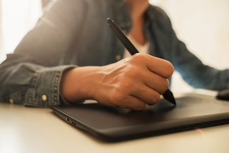 person signing with a wordpress signature plugin