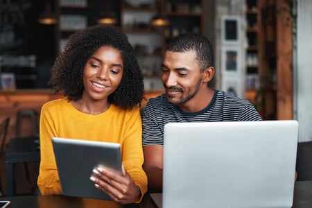 two people using a wordpress crowdfunding plugin