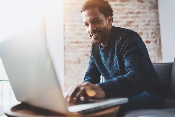 man using a laptop to add WordPRess breadcrumbs to his WordPress website