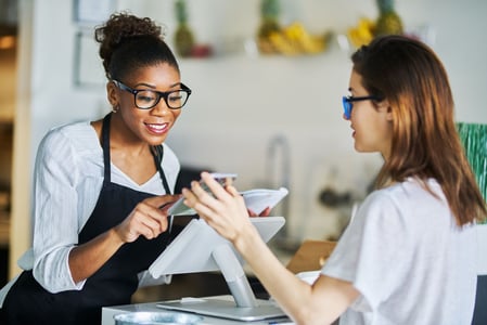 Person using a discount from a WordPress coupon plugin at a cafe