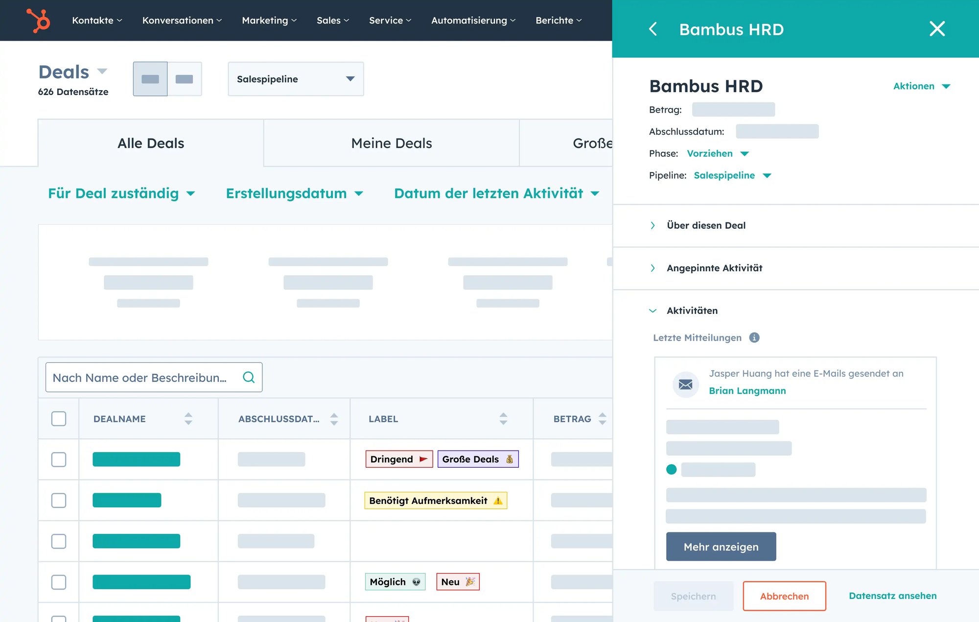 Die Benutzeroberfläche von Sales Hub zeigt eine Liste von Deals mit Tags, Phase, zuständigen Mitarbeitenden und Beträgen