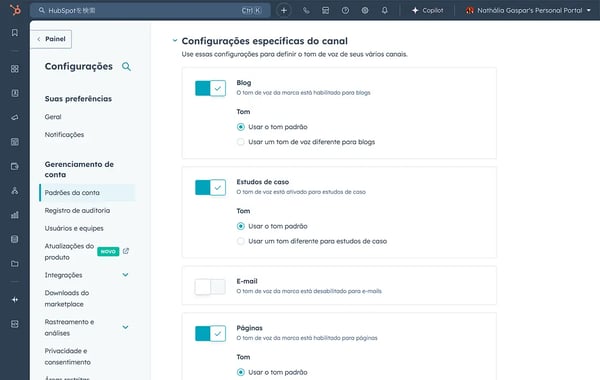interface de usuário do software de tom de voz da hubspot mostrando diferentes canais de conteúdo