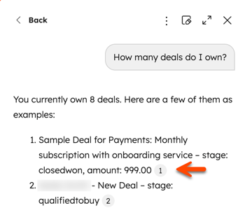 Der Breeze-Assistent wird angezeigt, wenn der Benutzer eine Eingabeaufforderung eingibt und in der Antwort ein Pfeil auf das entsprechende Zitat zeigt.
