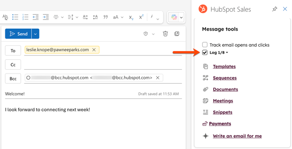 O suplemento HubSpot Sales Office 365, mostrando a opção de registrar e-mails do Outlook.