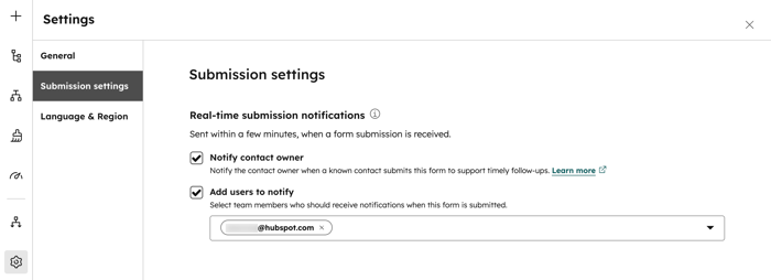 The form editor, displaying submission settings and real-time-submission notification options.