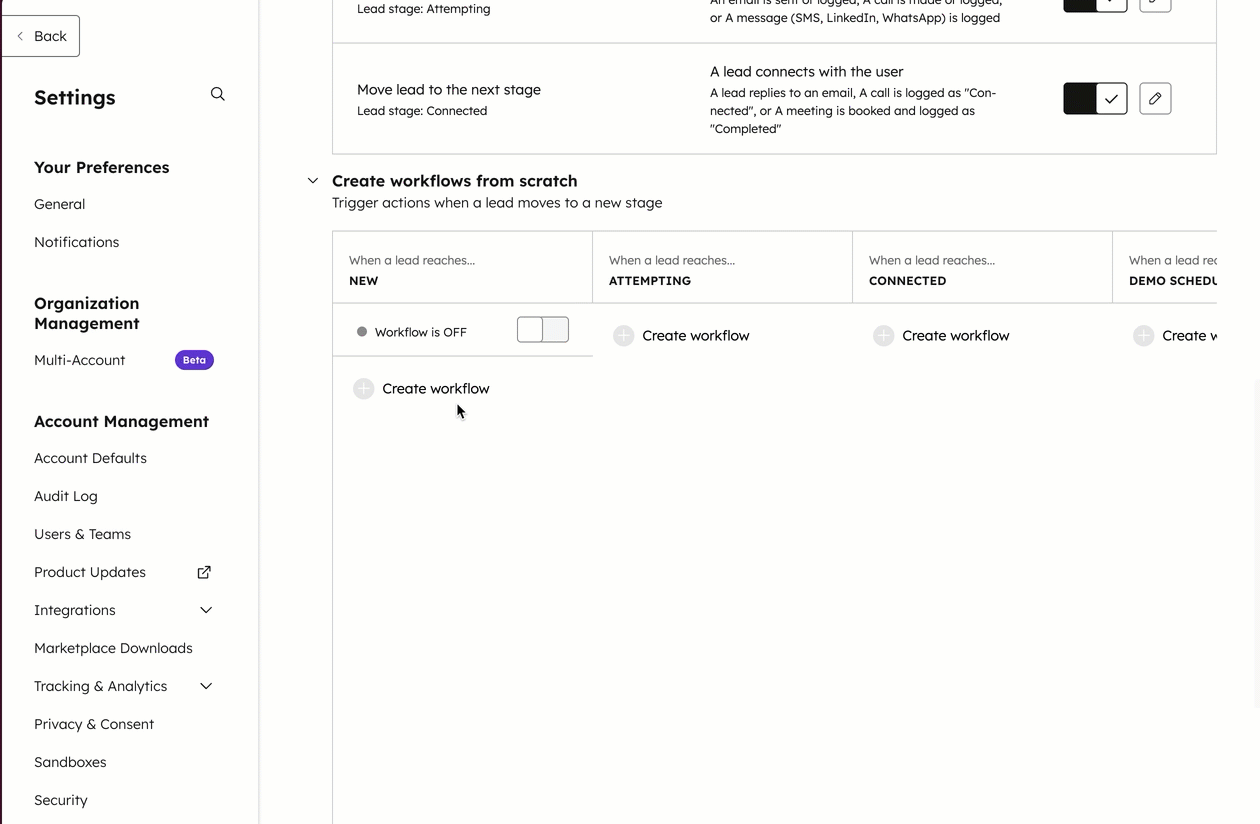 GIF que muestra los ajustes de automatización del pipeline de leads. El usuario configura una tarea cuando el lead alcanza la fase "Nuevo".