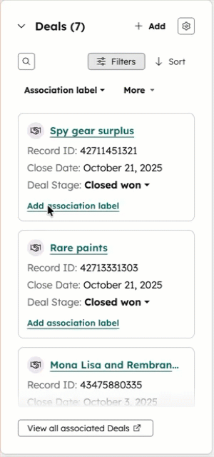 GIF wyświetlający kartę powiązań "Transakcje" na kontakcie. Użytkownik wyszukuje rekordy, sortuje według właściwości, otwiera menu szybkiego filtrowania i filtruje według zamkniętych wygranych transakcji.