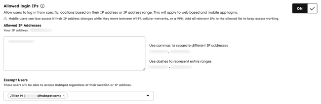 Captura de pantalla de los ajustes de seguridad de la cuenta, mostrando la sección para limitar los inicios de sesión a las direcciones IP permitidas. Estos ajustes muestran el interruptor principal activado, un campo de entrada para las direcciones IP permitidas y una sección para los usuarios exentos.