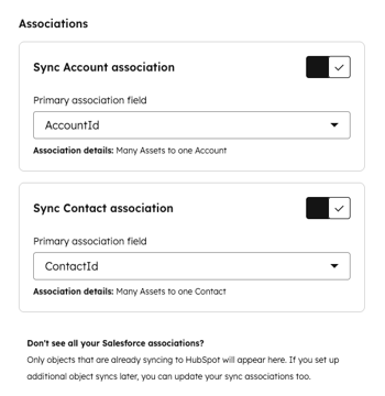 Capture d’écran montrant les boutons permettant d’activer les associations de comptes et de contacts pour l’objet personnalisé.