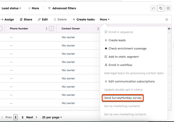 Captura de tela mostrando a opção Enviar pesquisa SurveyMonkey no menu suspenso Mais na visualização contato. 