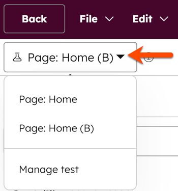 En el editor de contenido, se ha creado una prueba A/B. Una flecha señala el menú desplegable de variaciones en la parte superior izquierda.
