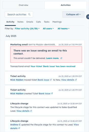 HubSpotのコンタクトレコードの[アクティビティー]タブ(中央の列)。ここには、マーケティングEメールの失敗、チケットの移動、ライフサイクルステージの変更など、2025年7月からの最近のアクティビティが表示されます。