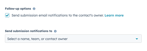 Éditeur de formulaire, affichant l’option permettant de définir par défaut les destinataires de la notification de soumission de formulaire.