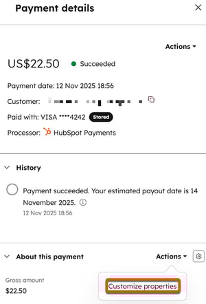Screenshot mit den Schritten zum Anpassen von Eigenschaften in einem HubSpot-Zahlungsdatensatz, indem Sie "Aktionen" und dann "Eigenschaften anpassen" auswählen.