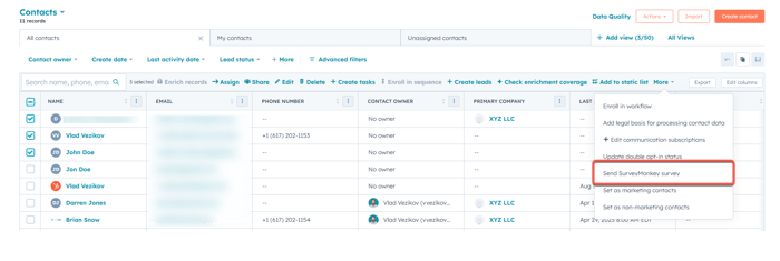 Capture d’écran indiquant comment envoyer une enquête SurveyMonkey depuis la vue d’un contact