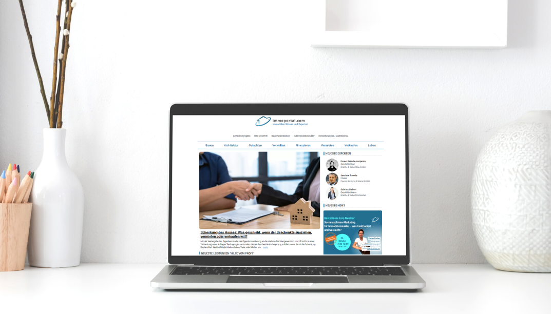 Laptop mit webpage von Immoportal
