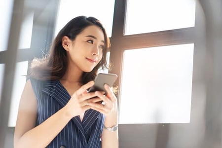 What is a Mobile CRM? + 10 Best Solutions