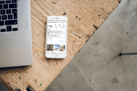 Téléphone avec l'application Instagram ouverte 