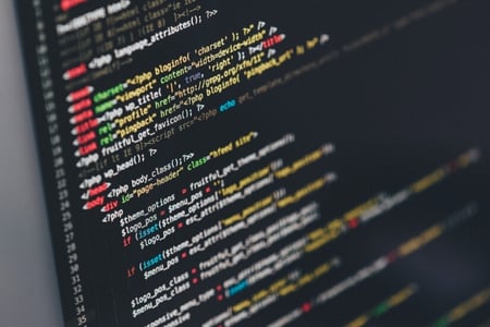 Code d'un site web à HTML et PHP avec des balises <link>