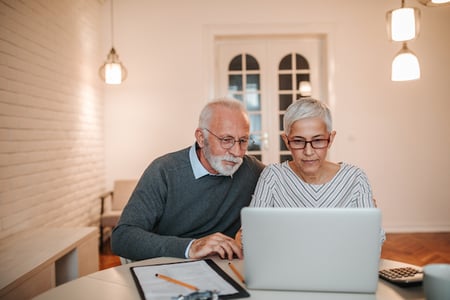 people researching a Wordpress video theme at a kitchen table