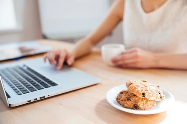 A marketer uses tracking alternatives other than third-party cookies to learn about her audience.