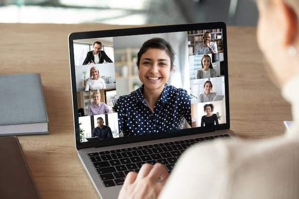 B2B sales rep attends virtual event