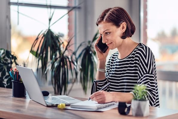 B2B sales manager drafts revenue recovery plan