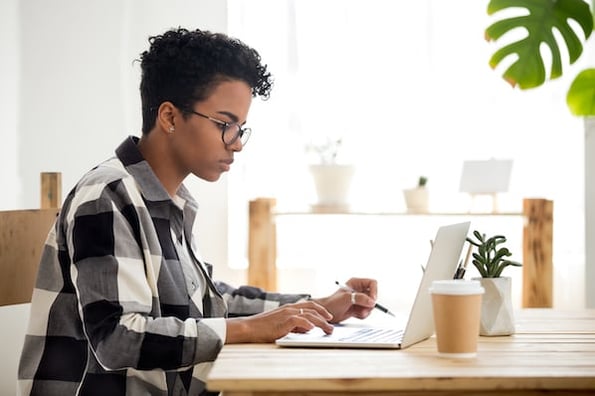 Woman taking a free online course.