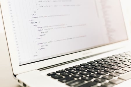 Bannière web en préparation sur un ordinateur