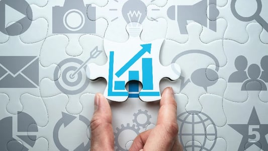 CRM戦略とは？必要性や取り組みのステップを詳しく解説