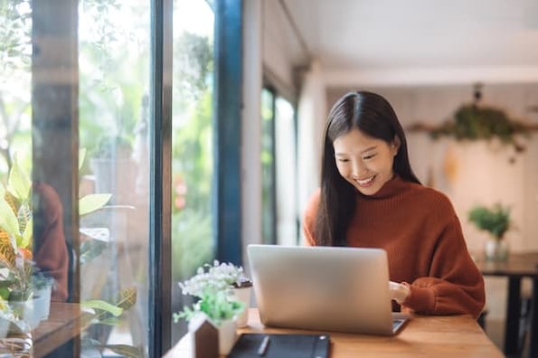 Marketer adding CSS padding around her website's elements