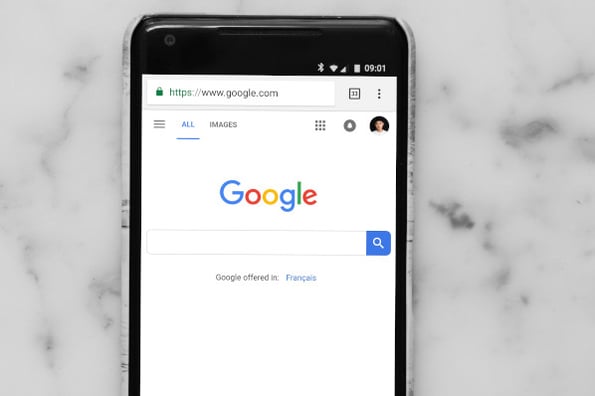 mobile phone with google open, ready to check featured snippet performance