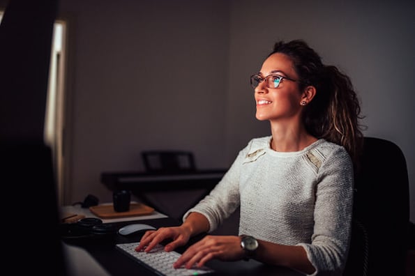 web developer comparing free wordpress hosting providers