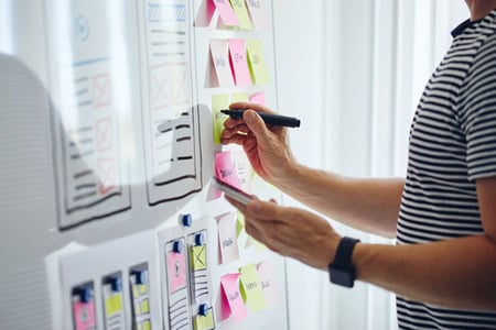 A marketer aligns with the sales team by explaining a marketing strategy.