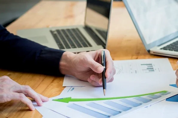 What is Infographic Marketing: The Essential Guide. 2 What is Infographic Marketing: The Essential Guide.