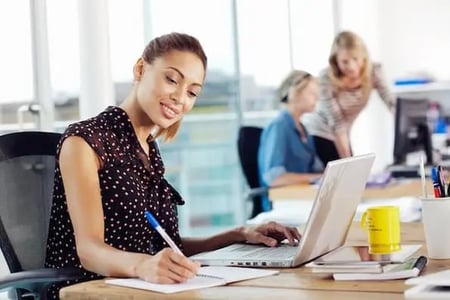marketer creating interactive blog post